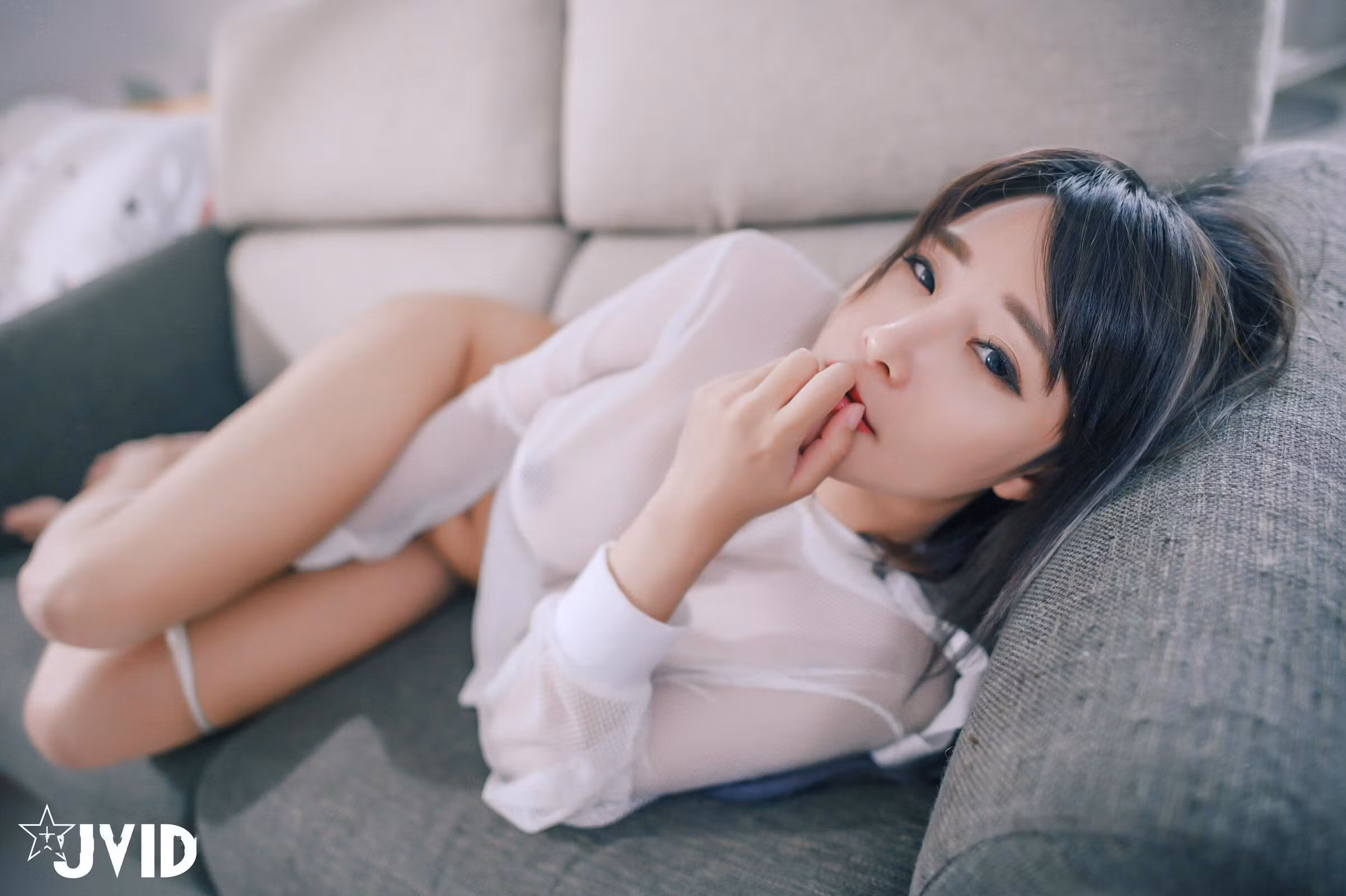 模特乐乐 诱惑闺蜜兄长的私密瞬间